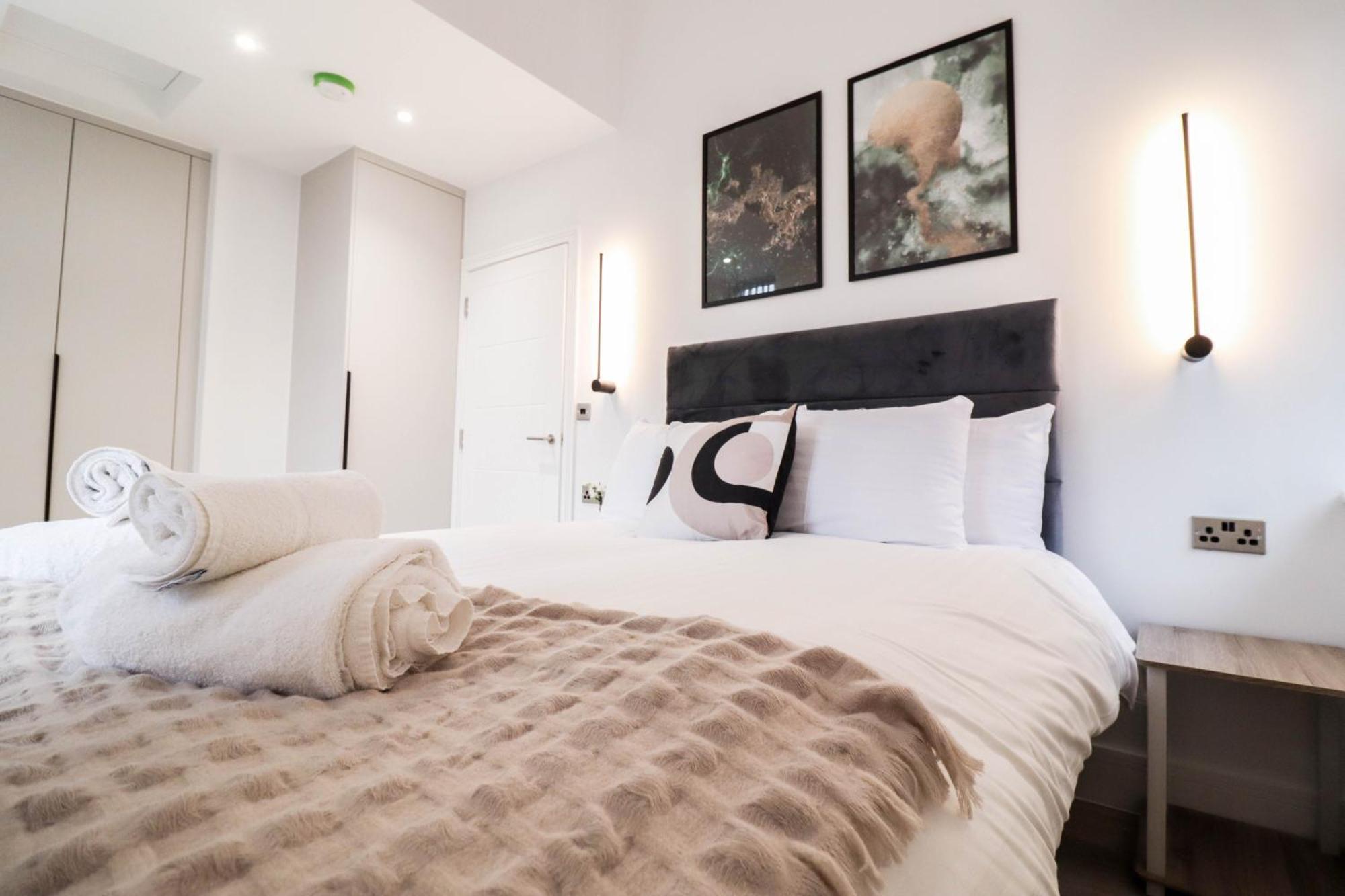 Modern 1-Bed Apartment In Buckinghamshire With Free Wifi, Parking & Garden Хай-Вайкомб Экстерьер фото