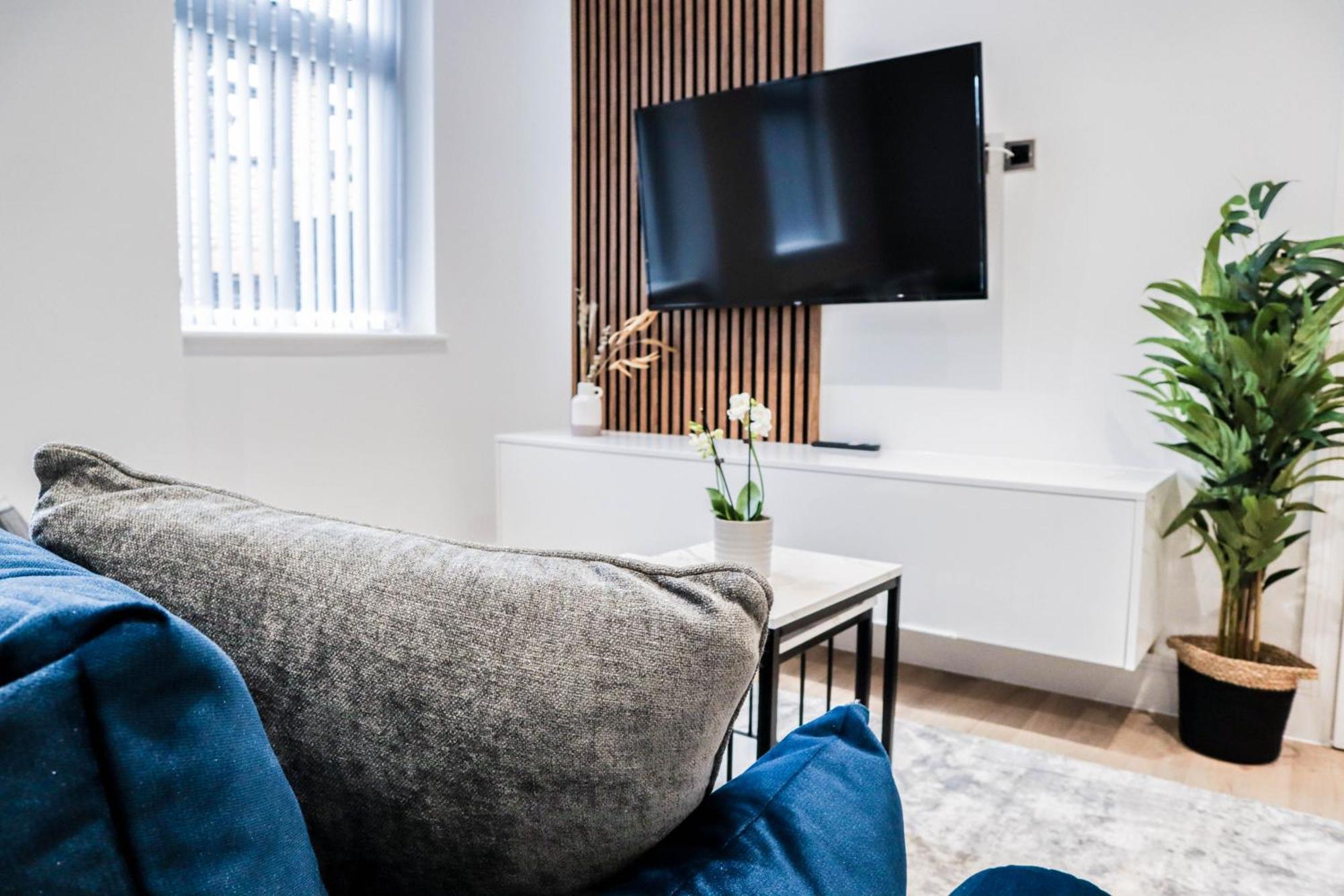 Modern 1-Bed Apartment In Buckinghamshire With Free Wifi, Parking & Garden Хай-Вайкомб Экстерьер фото