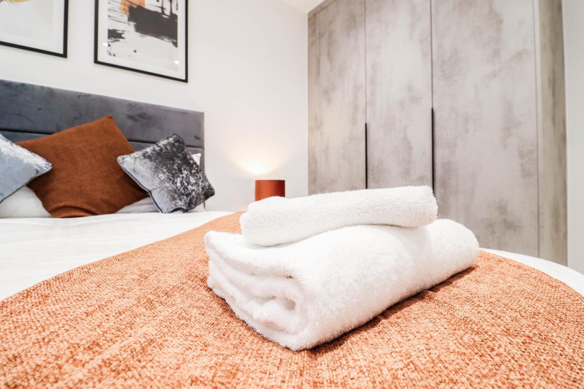 Modern 1-Bed Apartment In Buckinghamshire With Free Wifi, Parking & Garden Хай-Вайкомб Экстерьер фото