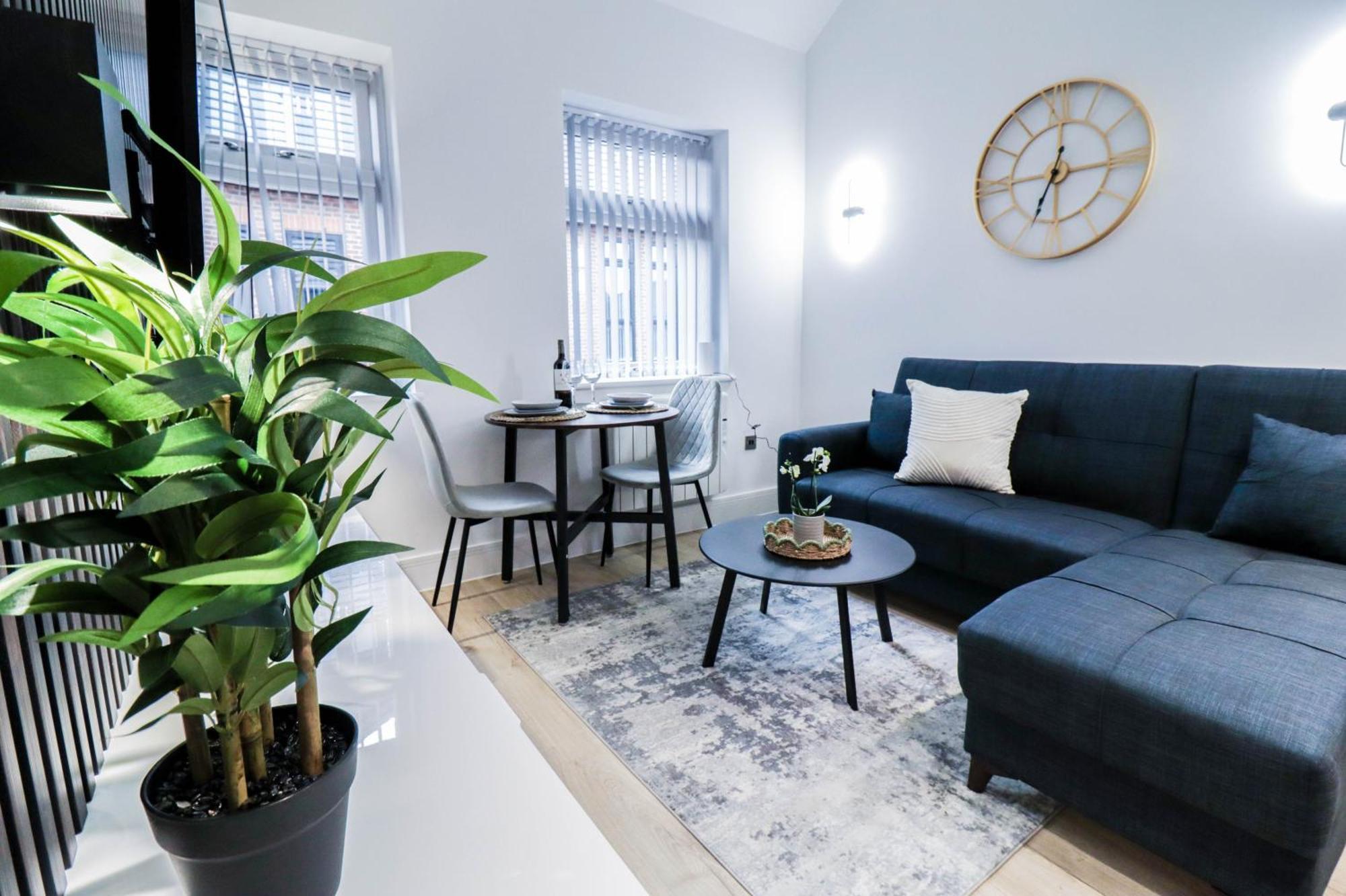 Modern 1-Bed Apartment In Buckinghamshire With Free Wifi, Parking & Garden Хай-Вайкомб Экстерьер фото